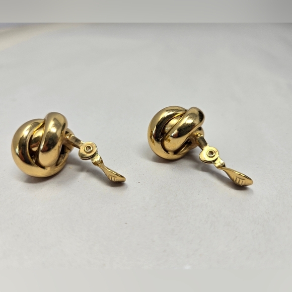 Monet Vintage Knotted Womens Earrings Gold Tone Clip On Add Beauty To The Nite - Picture 6 of 8